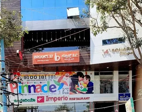 Building and Pinnacle signage at Marathahalli.